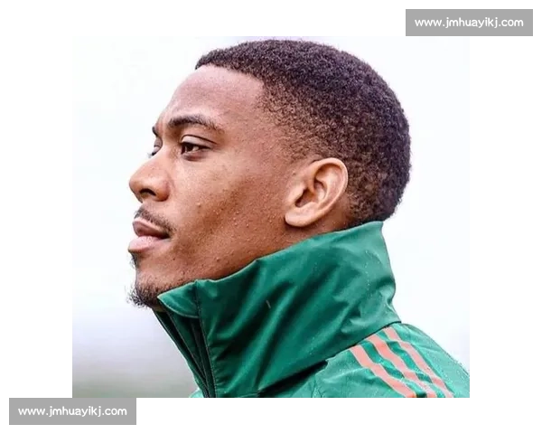 从 6300 万欧金童到 450 万欧老将:约维奇加盟雅典 AEK,携手马夏尔开启救赎之旅 从 6300 万欧金童到 450 万欧老将:约维奇加盟雅典 AEK,携手马夏尔开启救赎之旅